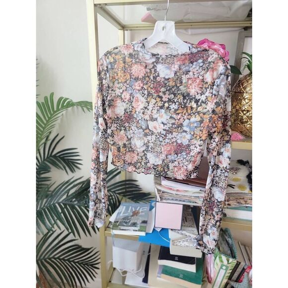 BNWOT Black Sheer Floral Crop Top - Picture 4 of 9